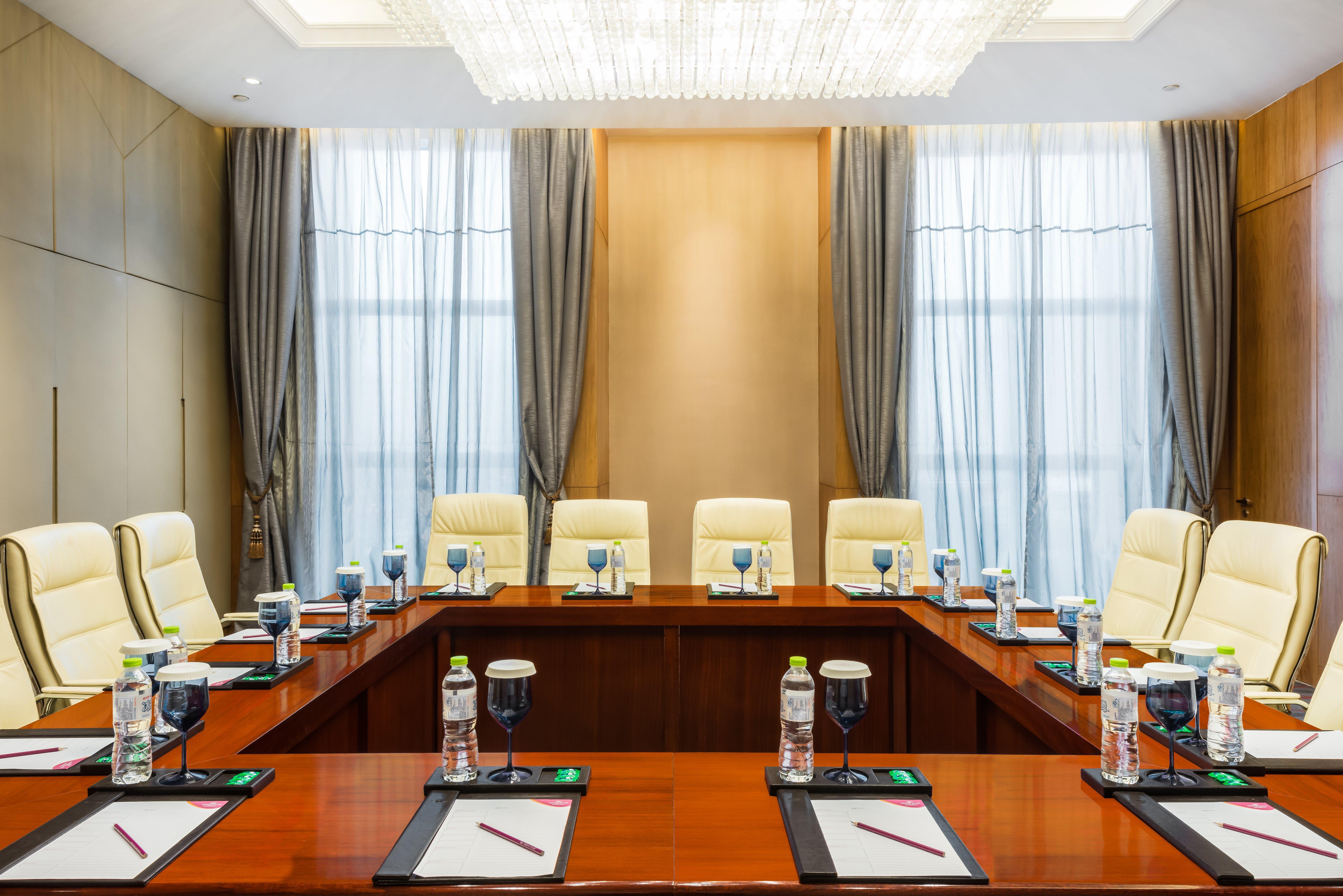 Crowne Plaza Xiangyang By Ihg Hotel Exterior photo