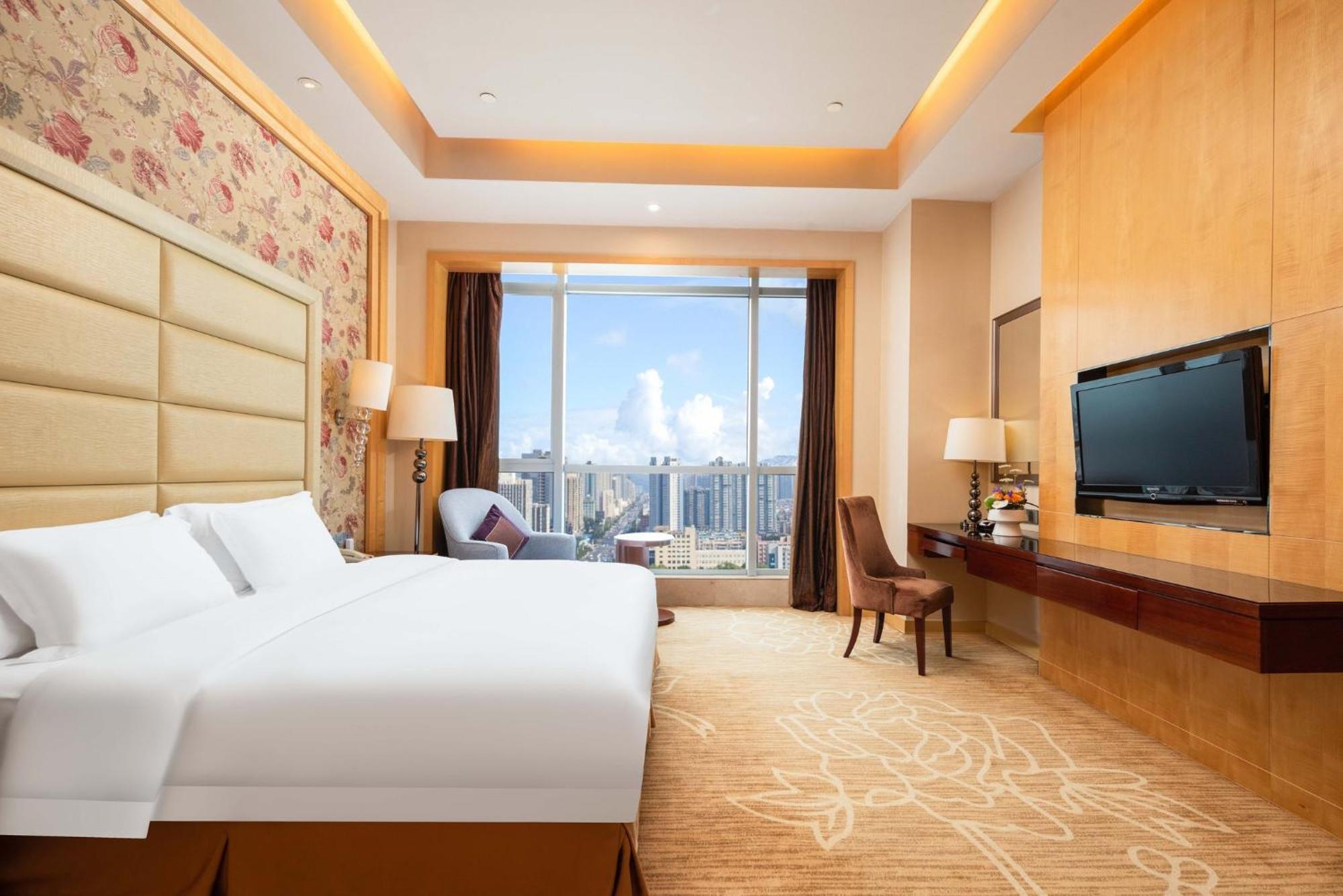 Crowne Plaza Xiangyang By Ihg Hotel Exterior photo